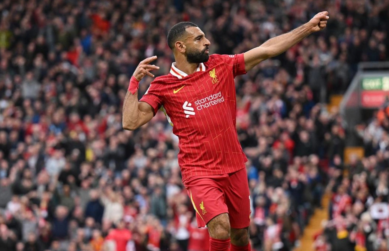 真人-包含萨拉赫迎来十五赛季出色发挥，法国队观众热烈欢呼！再创辉煌时刻的词条