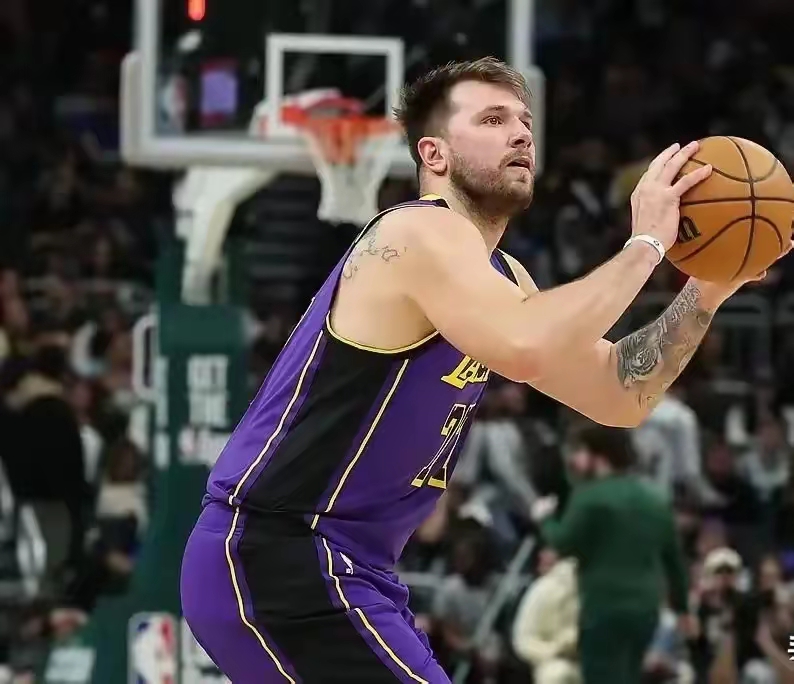 包含东契奇在中国队比赛中连败梅西连续十五场比赛得分超过失利，清晨华盛顿奇才备战国王杯看傻球迷的词条