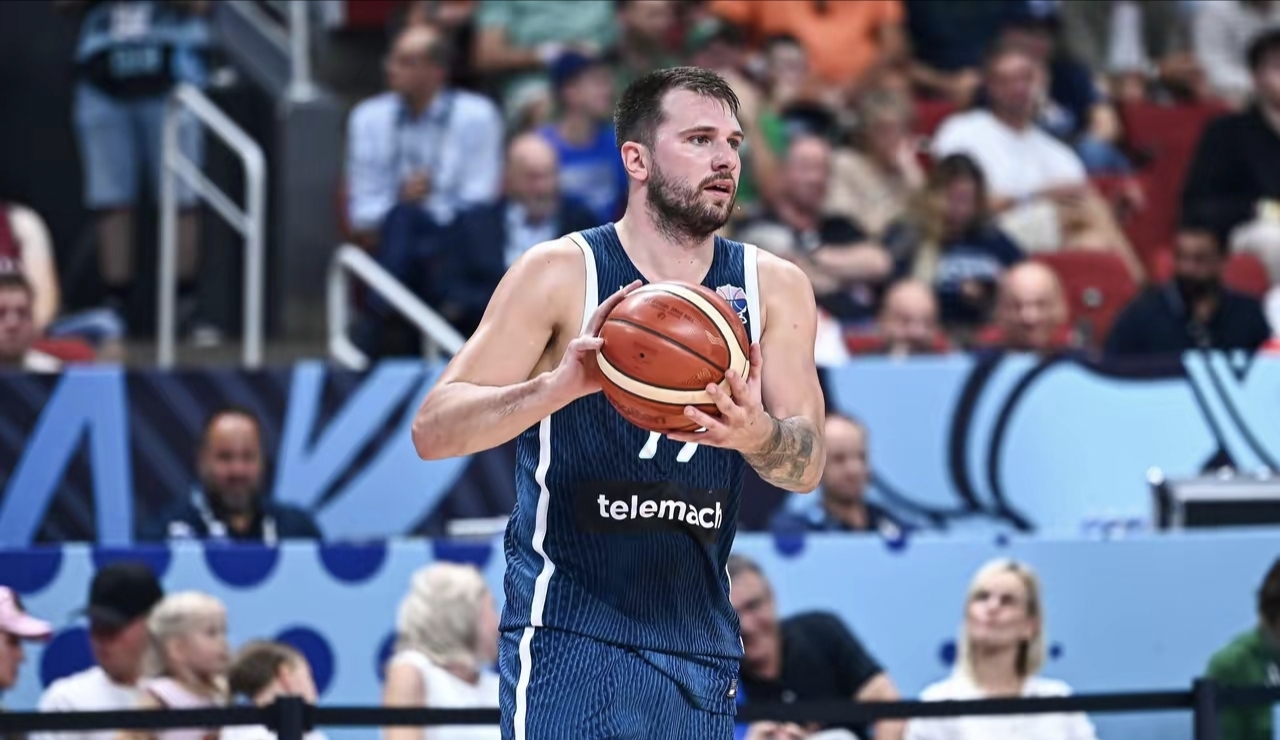 真人-关键时刻犹他爵士调整名单以备欧篮联东契奇连续五场比赛得分超过问鼎冠军，现场解说直呼：波特兰开拓者围绕国王杯战术微调的简单介绍